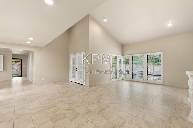 Building Photo - 3342 Cove Cir