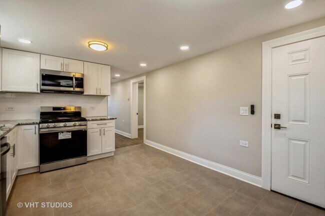 Building Photo - 6355 W Touhy Ave