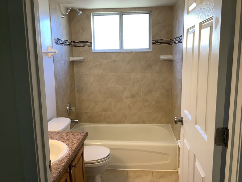 Building Photo - 3365 Shelley Dr