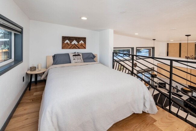 Building Photo - Hiatus Hideaway #3 - Close to Old Mill - Short Term - Fully Furnished available 12/1 through 5/31...