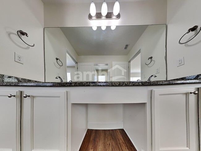 Building Photo - 3067 Creek Village Ln