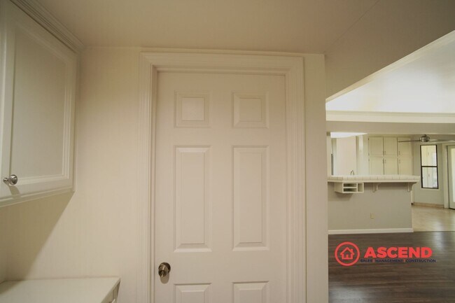 Building Photo - Beautiful Home Located In Rosedale Area!