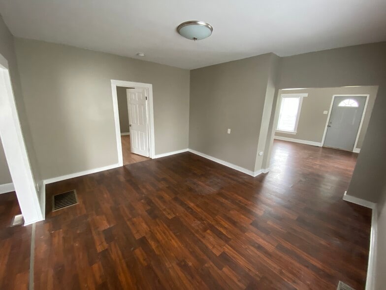 Dining Room - 1006 N Williams St