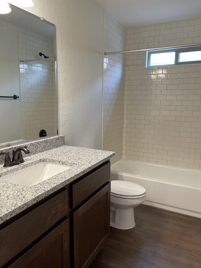 Building Photo - 2202 Sandlewood Cv