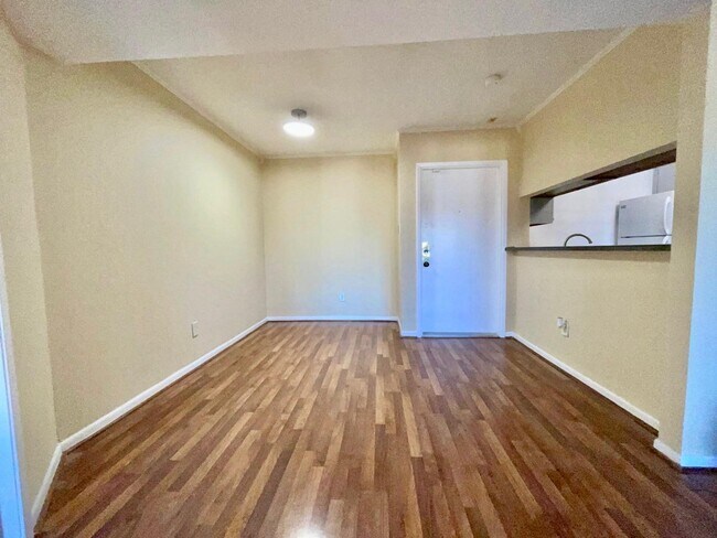 Building Photo - 3055 Walnut Bend Ln