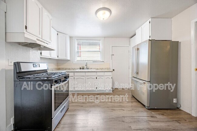 Building Photo - 1015 47th St