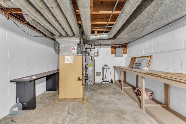 Building Photo - 25731 Farringdon Ave