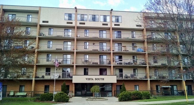 Building Photo - Vista South Apartments