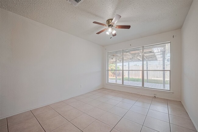 Building Photo - 2107 Creekshire Dr