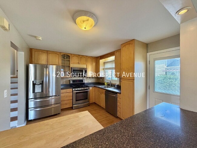 Building Photo - 420 S Prospect Ave