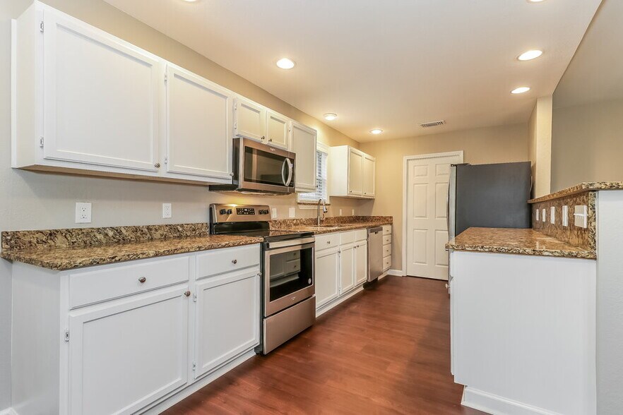 Building Photo - 3924 Windflower Ln