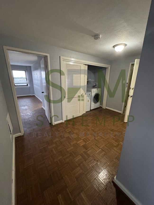 Building Photo - Updated 2BR/2BA on Bardstown Road with all utilities included now available!