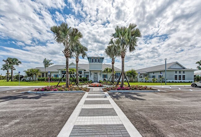 Building Photo - 2/2+Den Coach Home Available Annually!