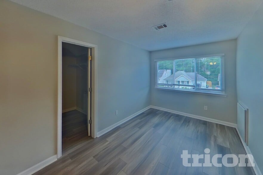 Building Photo - 605 Tramore Ct