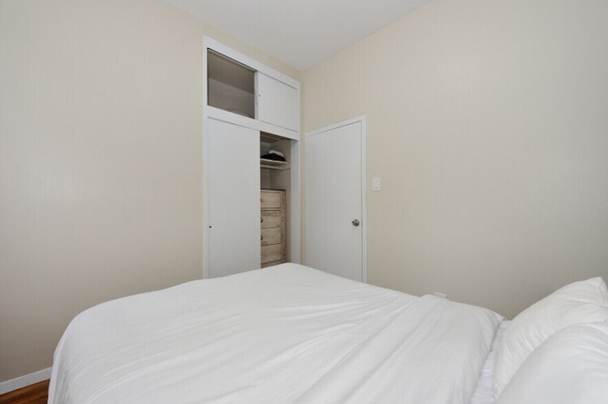 Building Photo - 348 E 34th St