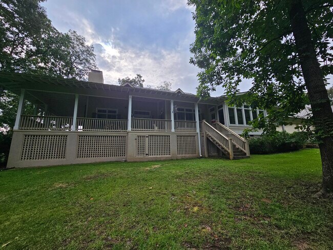 Building Photo - 1290 Tivoli Rd
