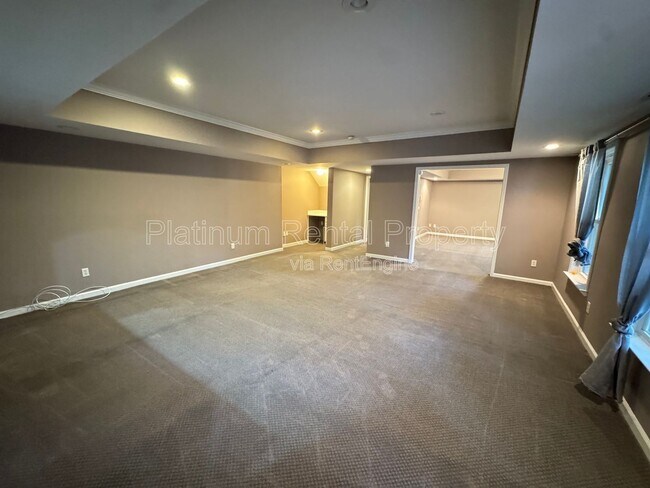 Building Photo - 425 Water Shadow Ln