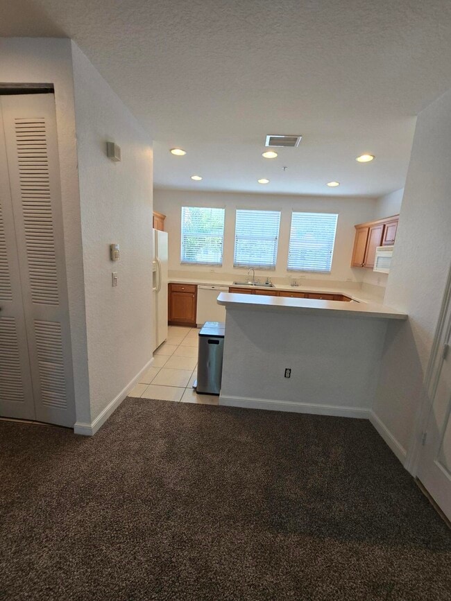 Building Photo - 660 Amador Ln