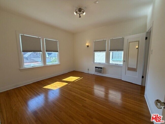 Building Photo - 747 S Mansfield Ave