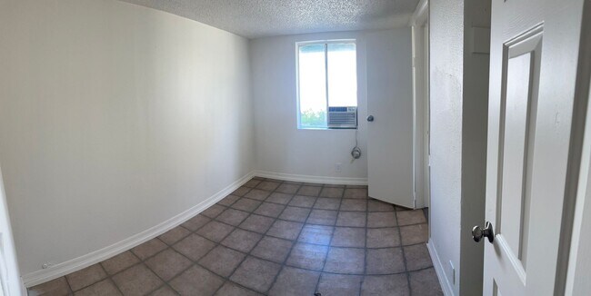 Building Photo - Cute 3 Bedroom /  2 Bath San Jacinto Home with Solar