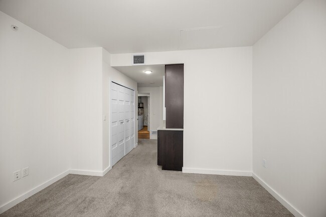 Building Photo - 462 W Stadium Blvd
