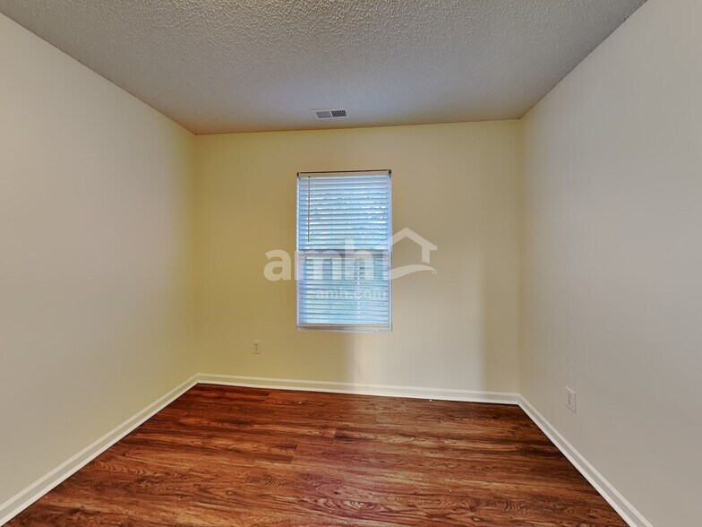 Building Photo - 5850 Mahogany Pl SW