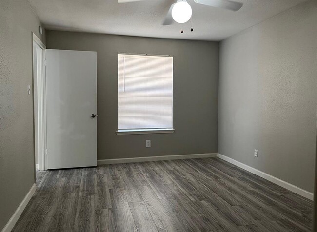 Building Photo - 10637 Braes Bend Dr