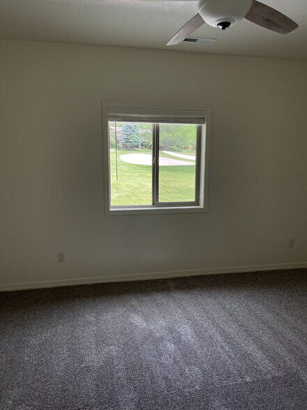 Master bedroom - 2100 E Olympic Ave
