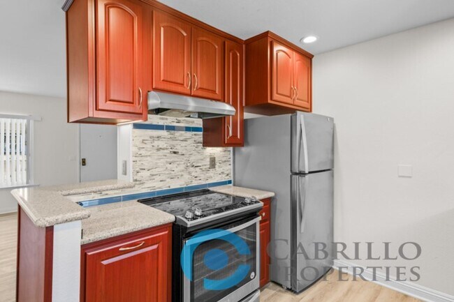 Building Photo - Beautiful 2bd/2ba 2nd Floor Condo with Bra...