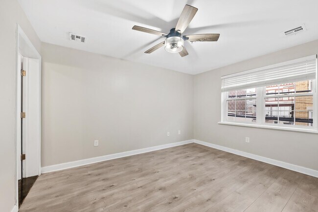 Building Photo - 413-415 9th St