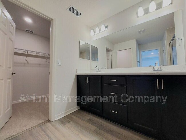 Building Photo - 1234 Cascade Dr