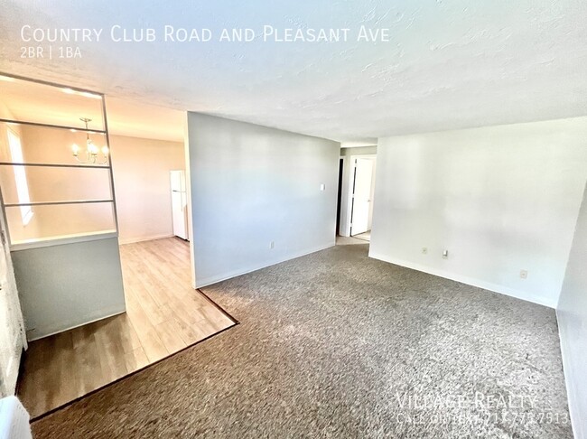 Building Photo - Roomy, remodeled 2-bed w/ on-site laundry ...