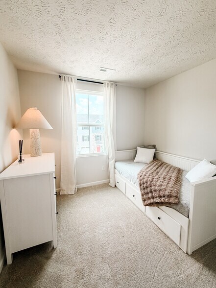 Building Photo - 3553 Conifer Cir