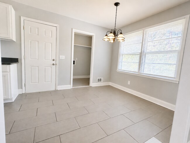 Building Photo - 128 S Wrenwood Dr
