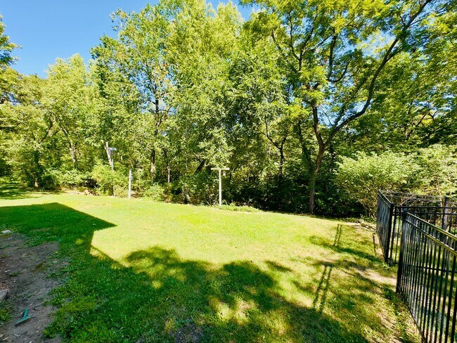 Building Photo - {6411} Enchanted Lake Estates + Updated Kitchen, Fresh Paint Throughout +  Main Floor Primary Bed...