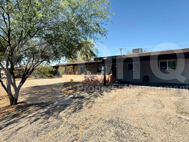 Building Photo - 518 S Mann Ave