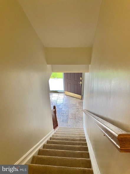 Building Photo - 8825 Goose Landing Cir