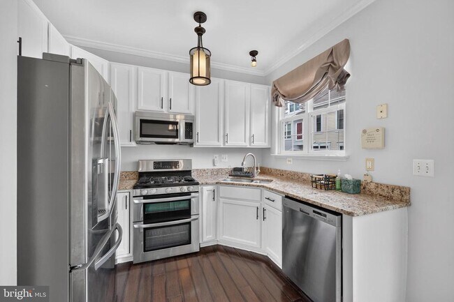 Building Photo - 932 Harrison Cir