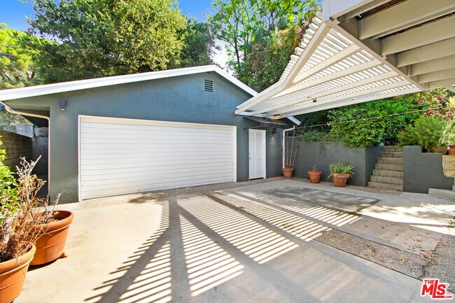Building Photo - 2401 Olive Ave