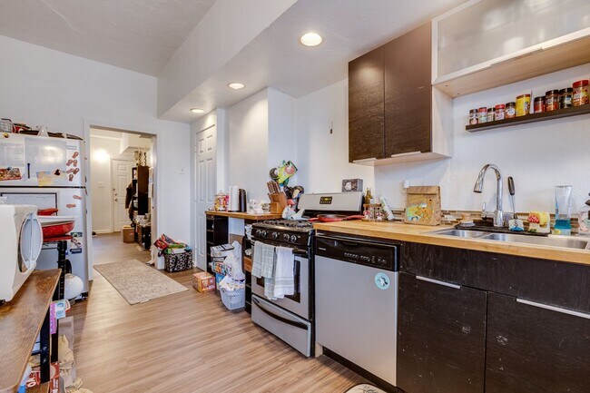 Building Photo - 2013.5 Gregory St