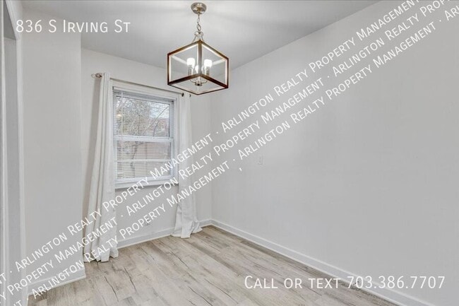 Building Photo - 836 S Irving St