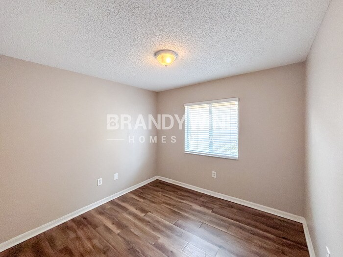Building Photo - 11750 Lynmoor Dr