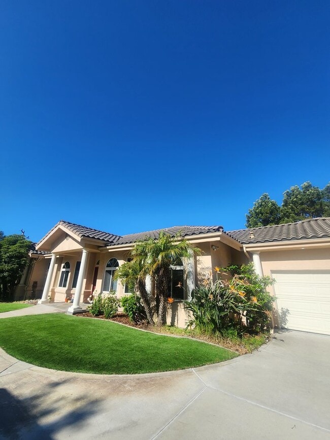 Building Photo - Gorgeous Country Home with View- ALL UTILI...