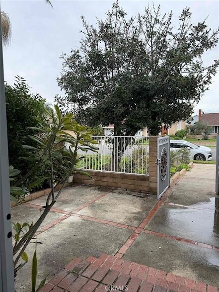 Building Photo - 408 N Flower St