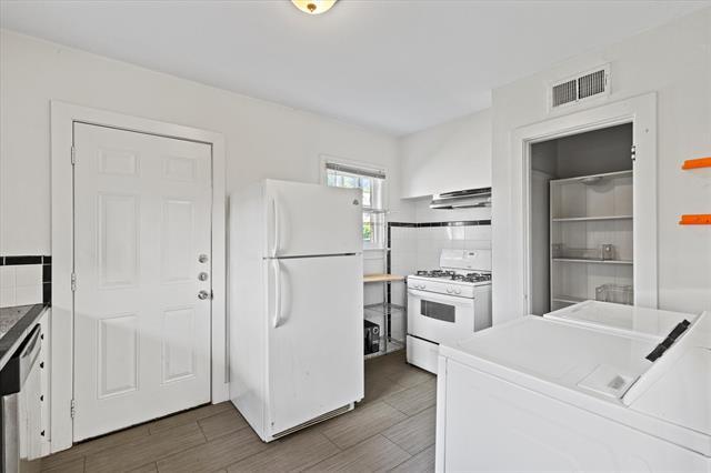 Building Photo - 5927 Lewis St