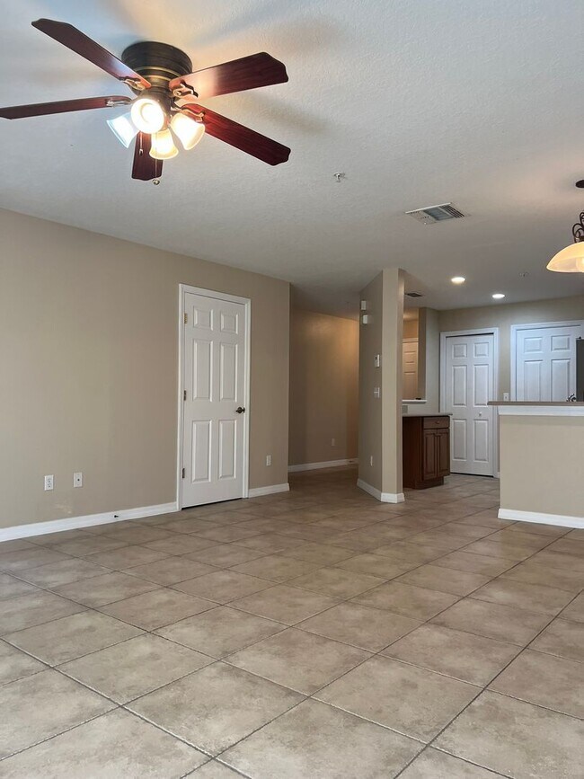 Building Photo - Gated 3/2.5 Townhouse with Garage in Altam...