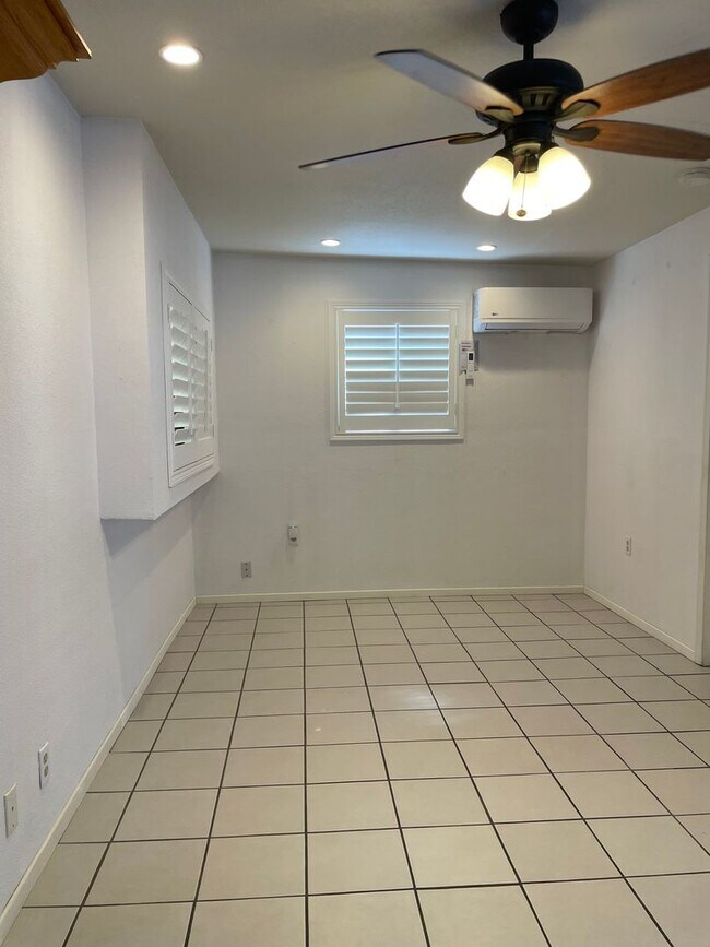 Building Photo - OWNER'S SUMMER SPECIAL-$300 OFF first 3 months! Sparkling Pool Home!