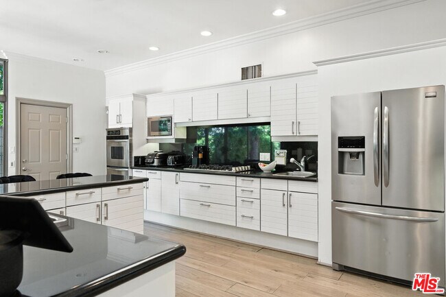 Building Photo - 5139 Collett Ave