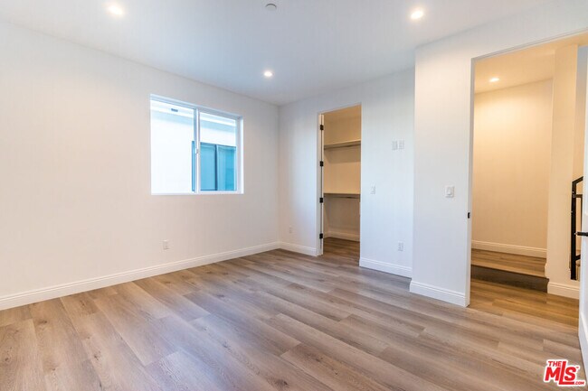 Building Photo - 5325 Ben Ave