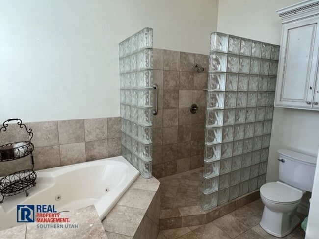 Building Photo - Fully Furnished Home